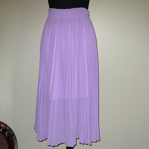 Dresses & Skirts - Lavender pleated skirt